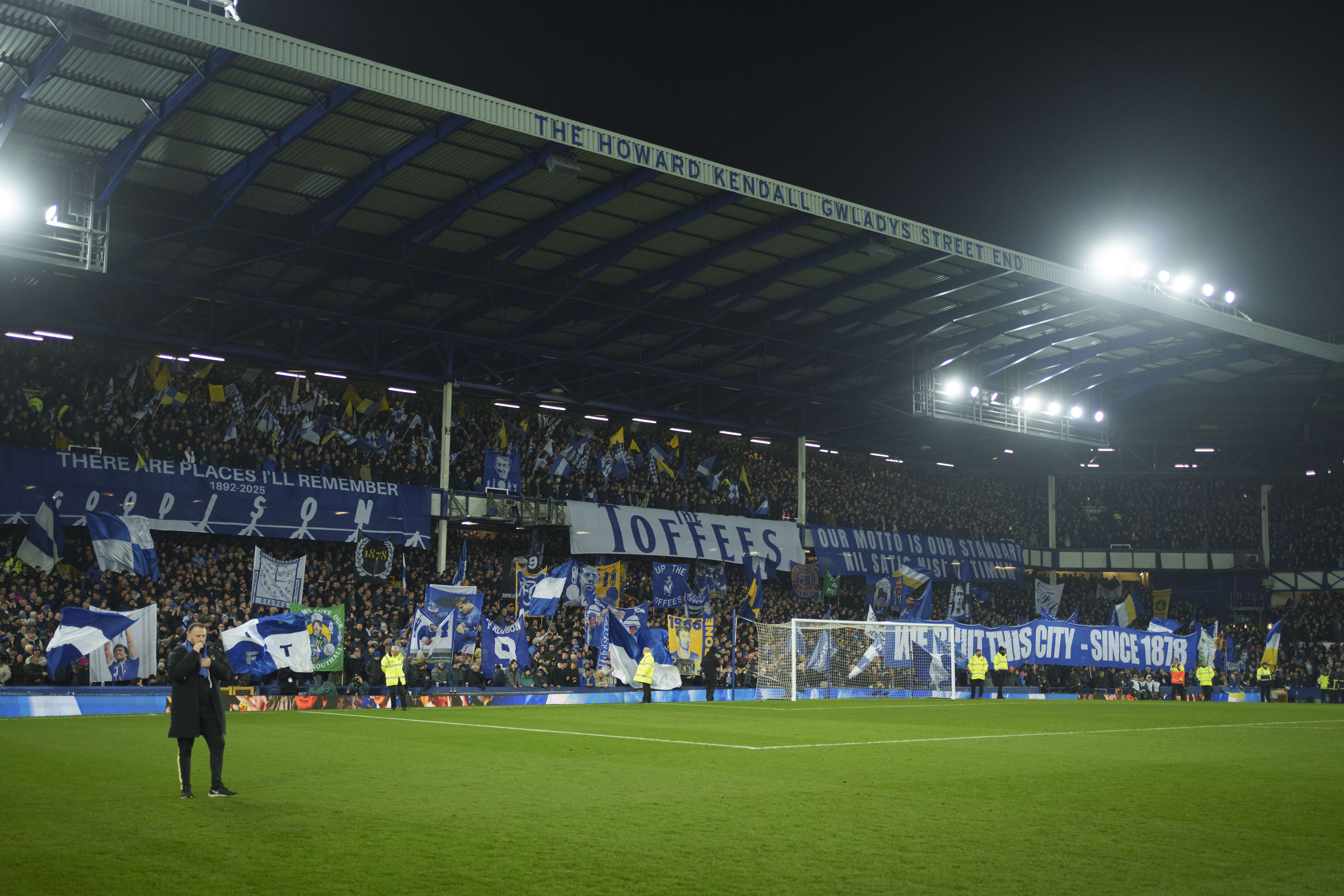 Everton plays a historic game at Goodison Park's final Derby